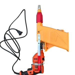 Komplet MixPoint Mørtelfugepistol Adapter monteret på Black + Decker specialboremaskine (2)